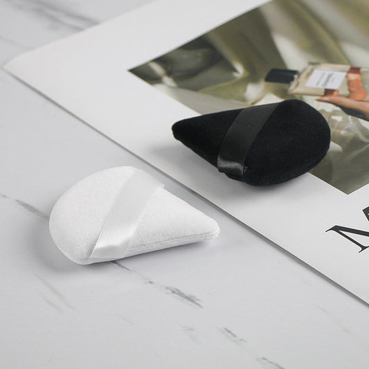 Finger-hook powder puff for setting makeup without dead corners